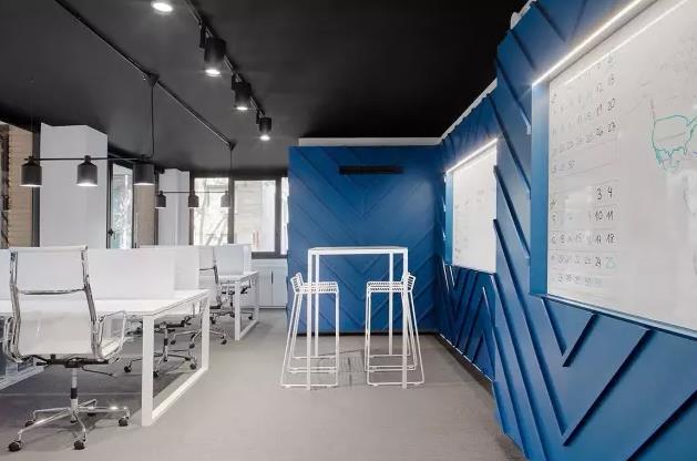 藍色簡約風格的辦公室設(shè)計案例